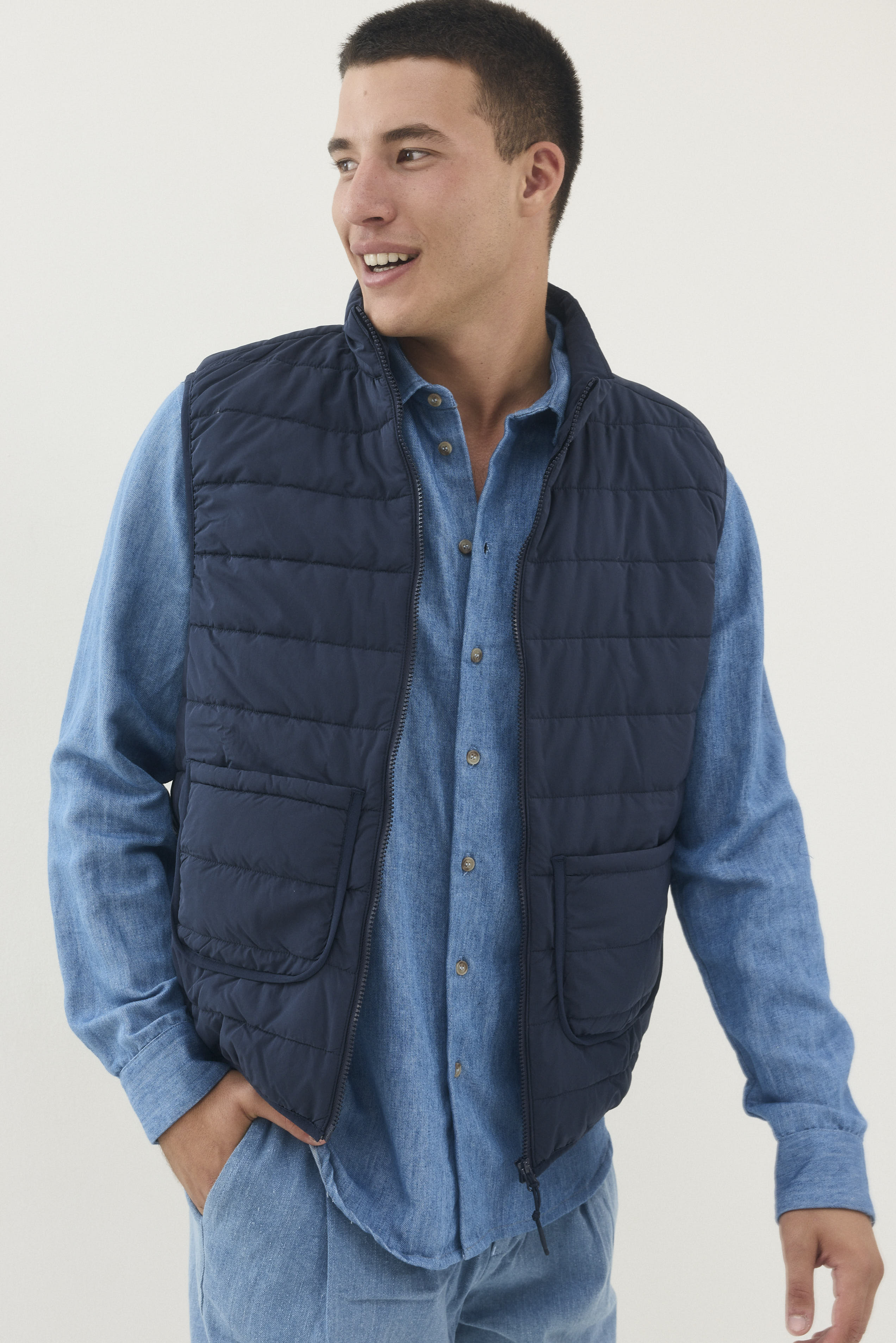 Dubi Vest